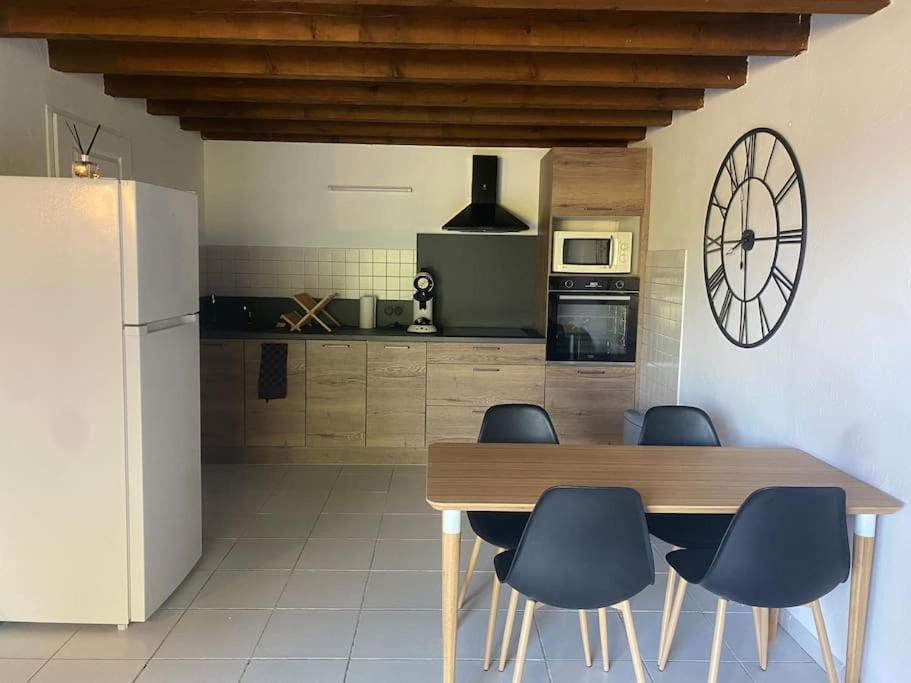 Appartement En Provence Шаторенар Екстер'єр фото